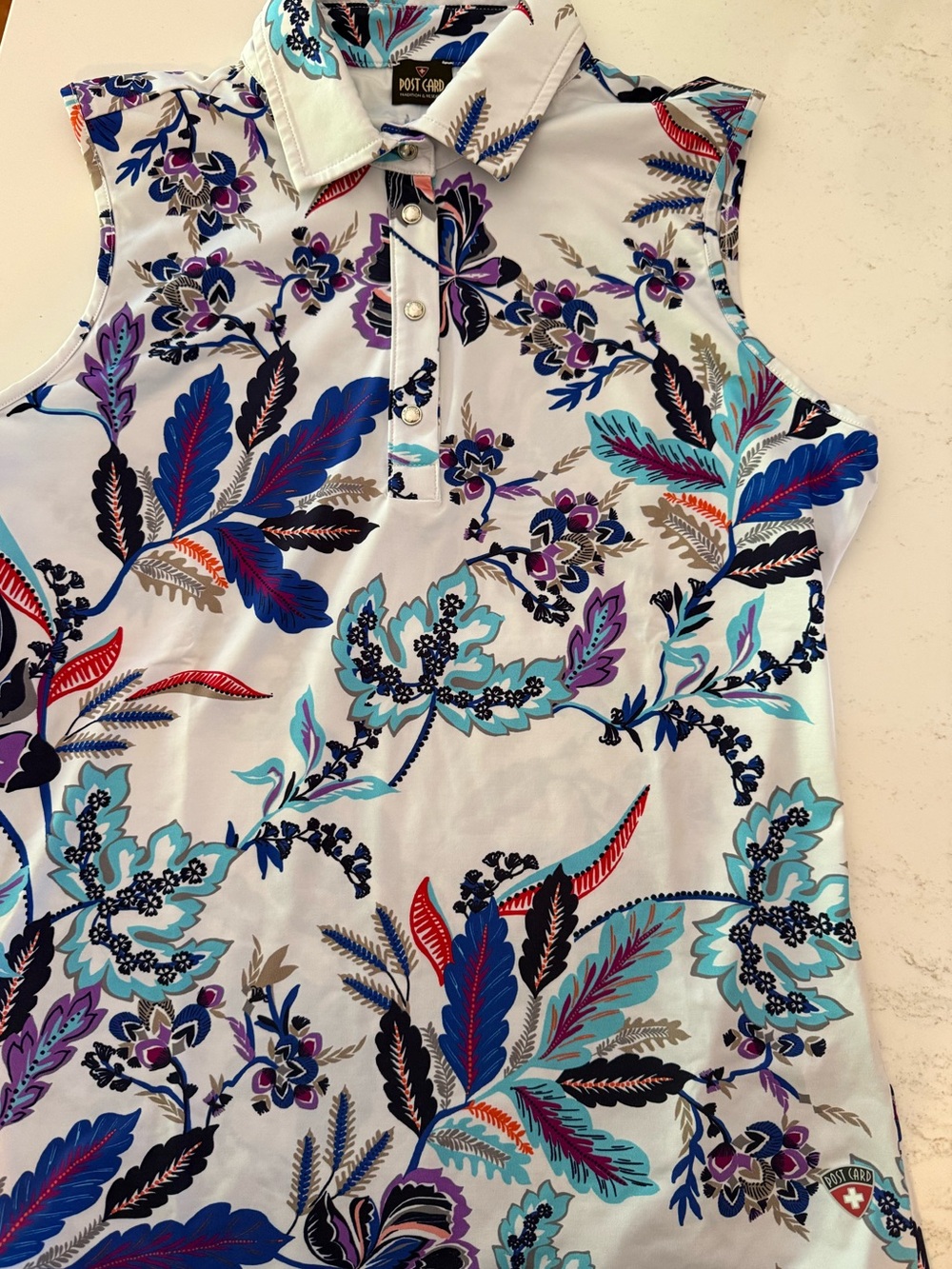 Sleeveless Floral Polo & Navy Pants Outfit — Women - Picture 2 of 4